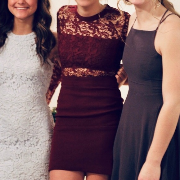 Maroon formal dress-lacy - Picture 4 of 4